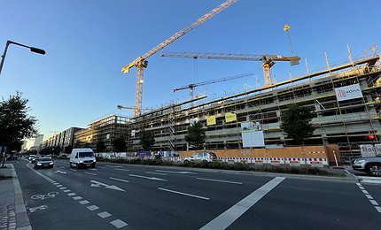 2021-october-qh-collonades+straight